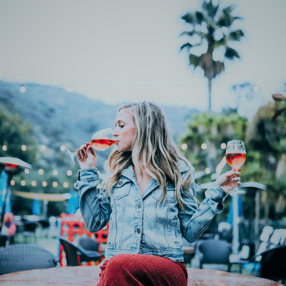 KingLiberty_HC's tweet photo. Showing hands, who's ready for warm summer nights on the patio? 🌞 https://t.co/qpBqqzLims