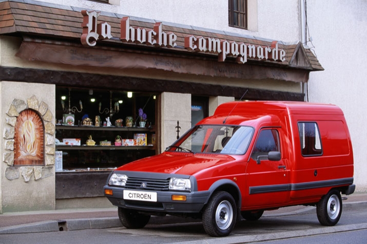 AutomobileLa's tweet photo. Pour retrouver le sourire en ces temps de pandémie : #Citroën #C15 ! https://t.co/1rYNPimvTO