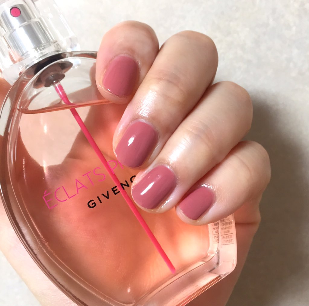 ahharai's tweet photo. ネイルはみ出さずに塗れて嬉しい☺️色はNAILS INKのプロフェッショナルショッパー🍁🥀#セルフネイル #NAILSINK https://t.co/uFBAzgSNr7