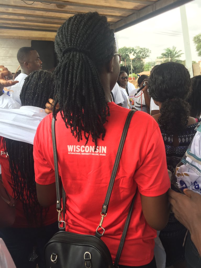 WizzySocialPlus's tweet photo. #WizzyAt20 Day 2 float clean up exercise on the streets of Accra https://t.co/RMnW2Gkzxk