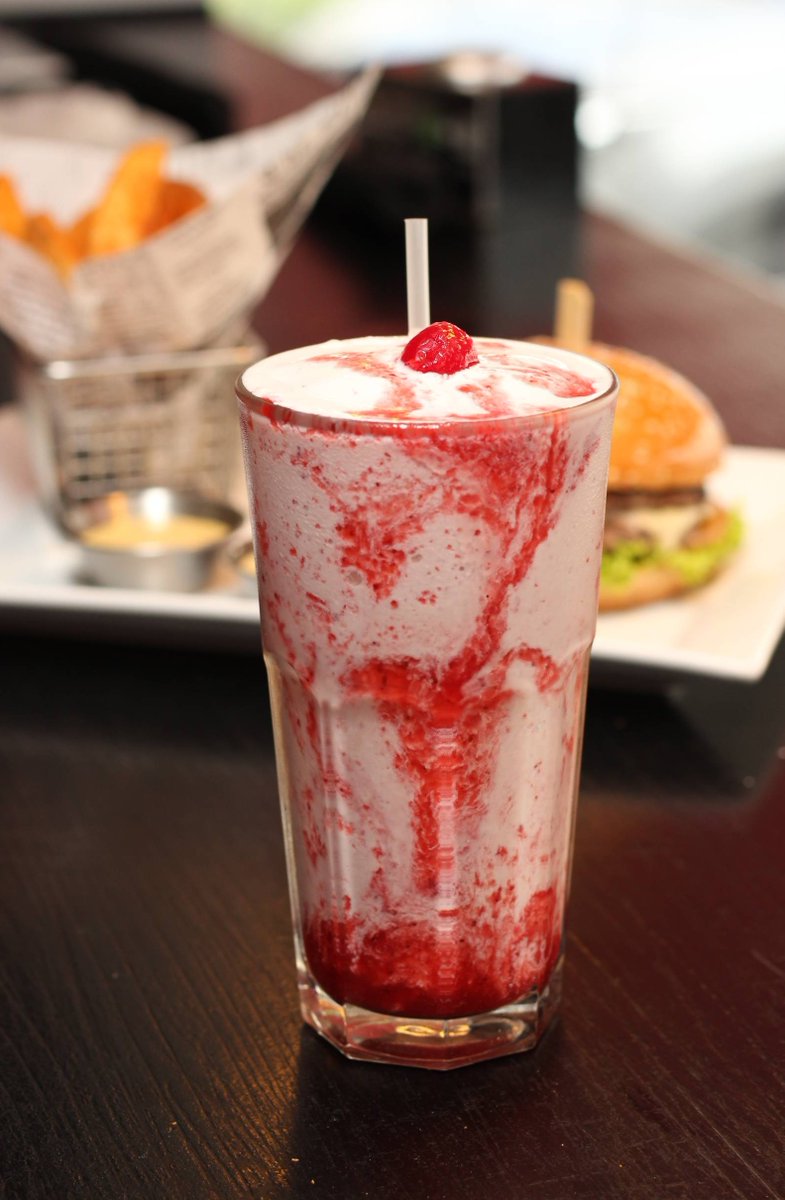 ChefPepperRD's tweet photo. ¡Si necesitas delicia y dulzura la Strawberry Shake es tu mejor elección! 🍓🥤😋

[RD$210 + imp.]
. 
#ChefPepper #ChefPepperApp #ChefRecommends https://t.co/SDilFuiTzS