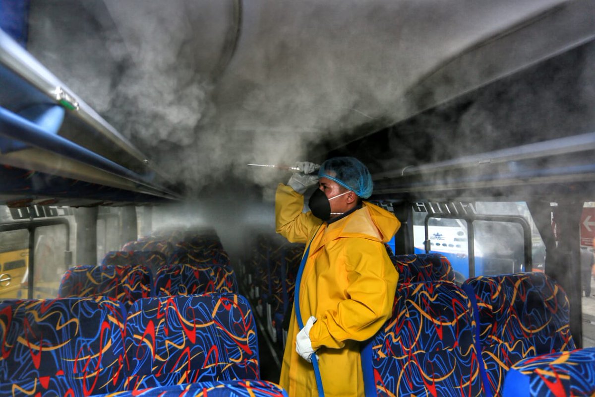 gadambato's tweet photo. #GADMAInforma| Alcalde de Ambato verifica fumigación de buses y mercados. https://t.co/NLWe52IMJC