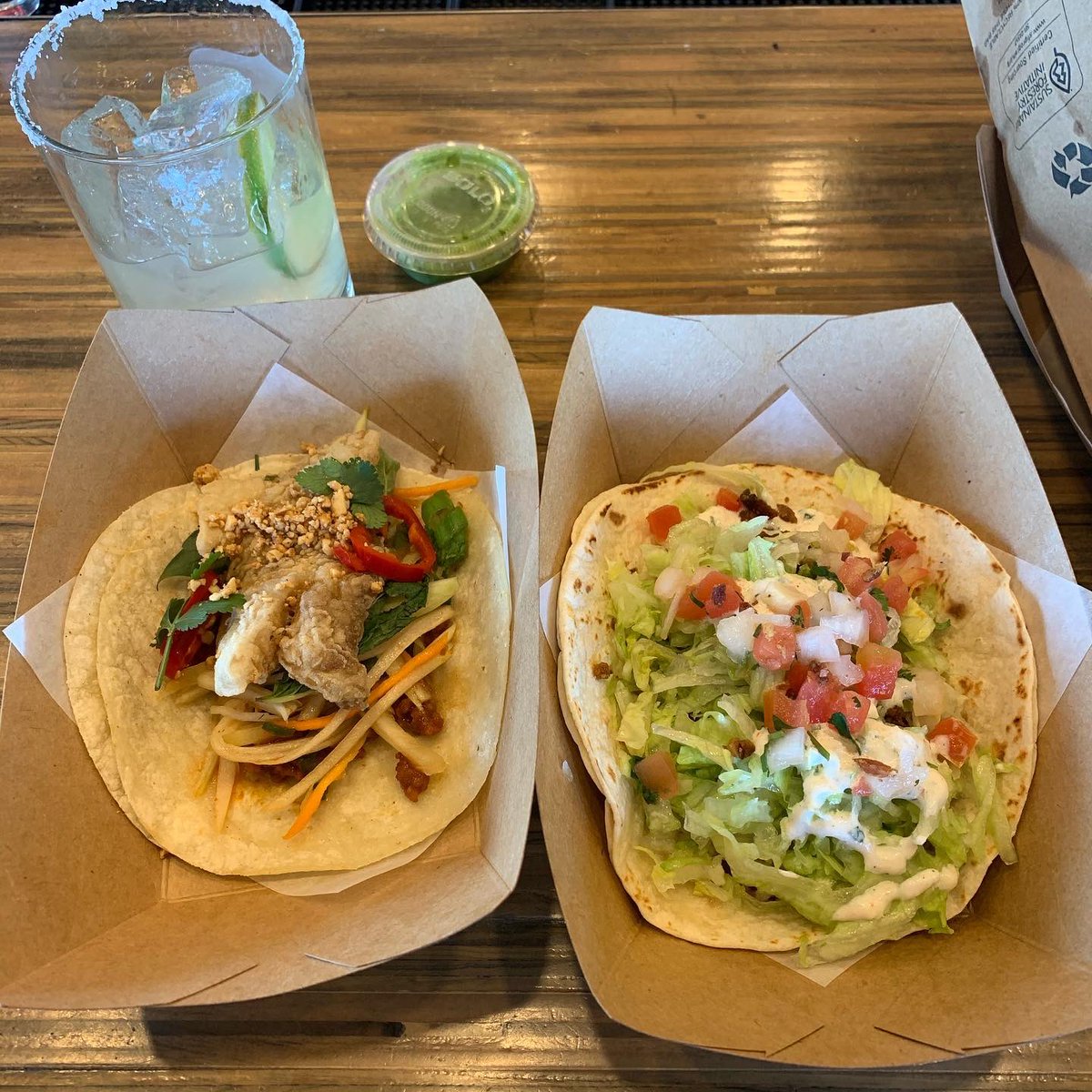 TeresaLill262's tweet photo. Trails and tacos with @foodgirldc! Great way to start my day!
#momsrunthistown #motherrunner #MRTT #pudgyrunner #runVA #ragnartraining #marathontraining #helpingfriendstrainforultras #runningfriendsarethebestfriends https://t.co/109kxb0A7e