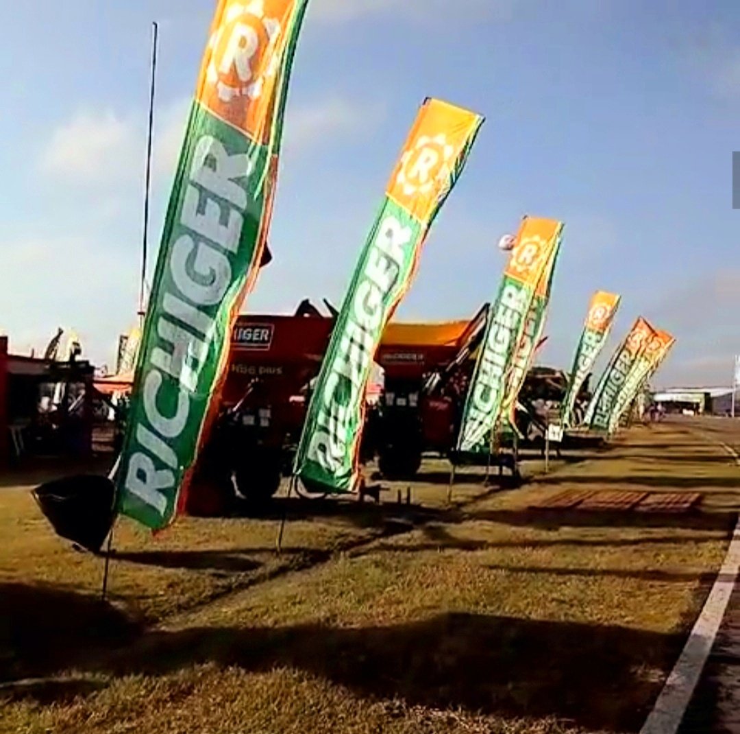 industrialessun's tweet photo. Como en cada edición nuestros socios de @RichigerMaq dijeron sí a la @Expoagrocom #Expoagro2020 

A pesar de la inclemencia del tiempo, el Tecnódromo Mario Bagrachini fue el  escenario perfecto para demostrar el embolsado y extracción de grano seco. #Sunchales #industria #agro https://t.co/arWTSW63cv