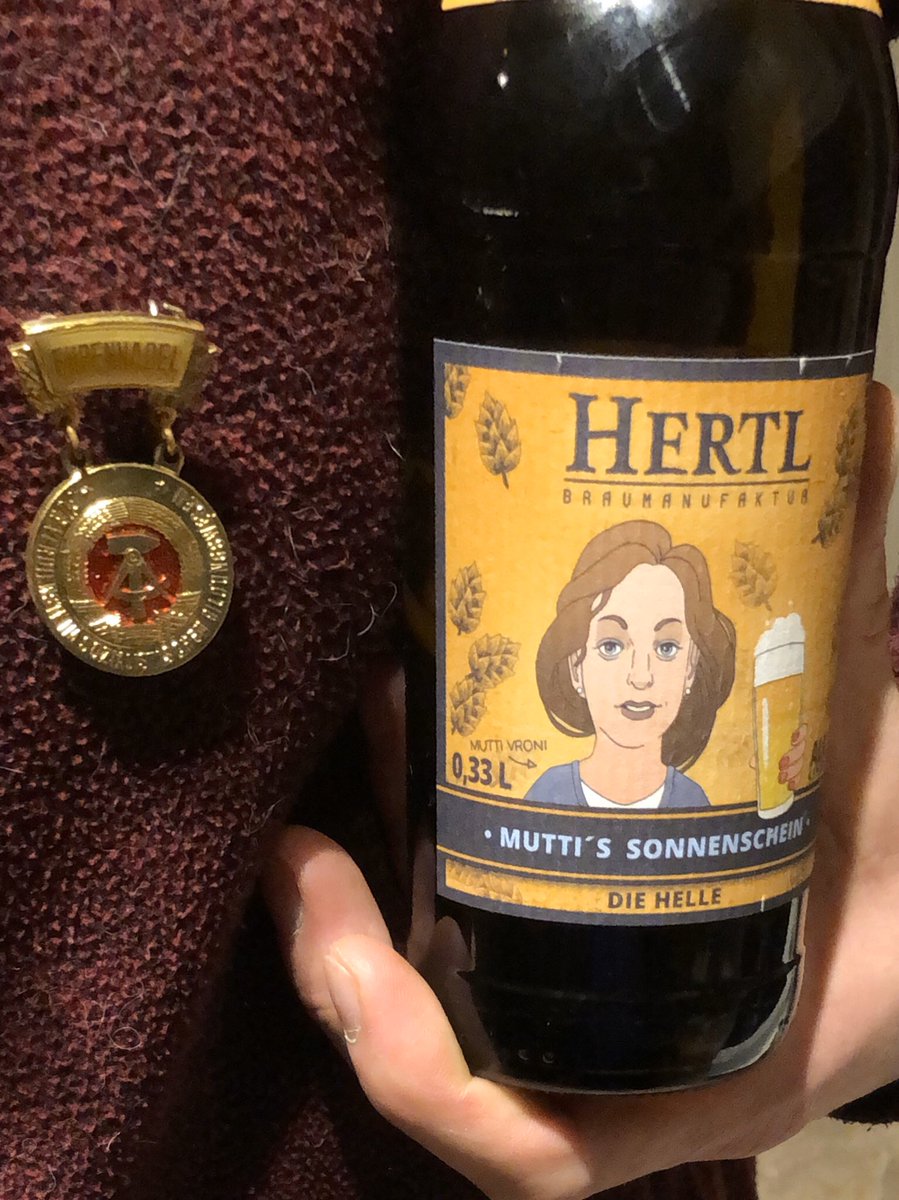 gummibierchen's tweet photo. #MuttisSonnenschein der @BraumanufakturH, ein #Helles #Schrankaufbaubier, was #helleFreude bereitet und selbst sehr solide, malzig und leicht süßlich ist 🍺 #BraumanufakturHertl #Germanbeer #deutschesBier #bierbierfalt #bierzeit #Schrankaufbaubier #biergenuss #bierinderHand #bier https://t.co/xSU1BLs2DL