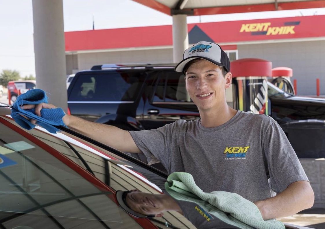 Safe2Save's tweet photo. West Texas, have you noticed Kent Kwik is now on SAFE 2 SAVE? Stop by while you’re out running errands + take advantage of their rewards!
#KentKwik #Midland #Odessa #Waco #SaveMoney #SaveLives #SAFE2SAVE #endDistractedDriving https://t.co/h0zKxgKT9r