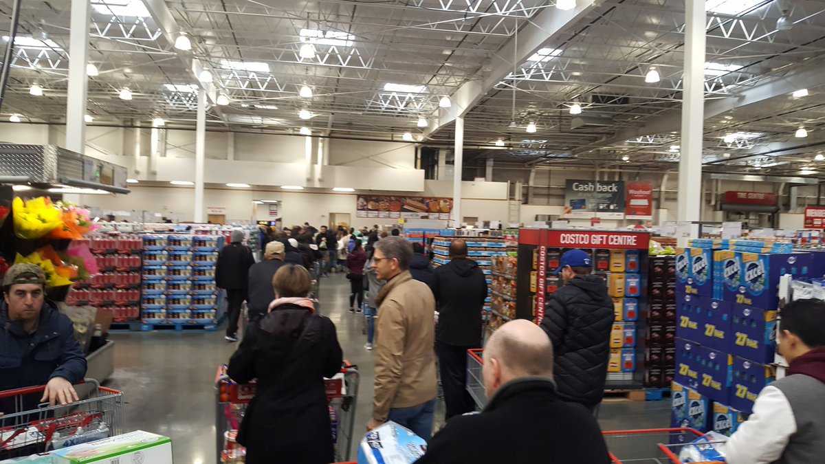 Hour long #costco line up on a saturday morning at 9am. FOMO buying is in full swing. Keep calm and only get what u need. Do some shopping for someone who is unable to if u can (senior or disabled).  #Preparedness #COVIDー19