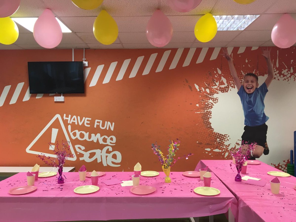 bouncepeterboro's tweet photo. 🎀 Pink &amp; yellow themed party💛 

#bounce #indoortrampolinepark #party #birthday #pink #yellow https://t.co/Y2mJ0o9Uz3