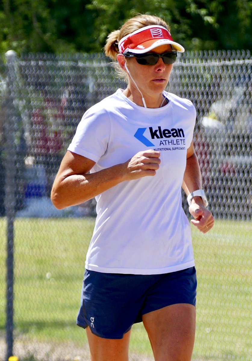 ☀️ Sun on our back. 🎶 Music in our soul. Focused &amp; feeling the #weekendvibes 🏃🏽‍♀️🚴🏽🏊🏽‍♀️💪🏽
(📷 Sponsored triathlete <a href="/lisarobertstri/">Lisa Roberts</a> ) #kleanathlete #trainklean