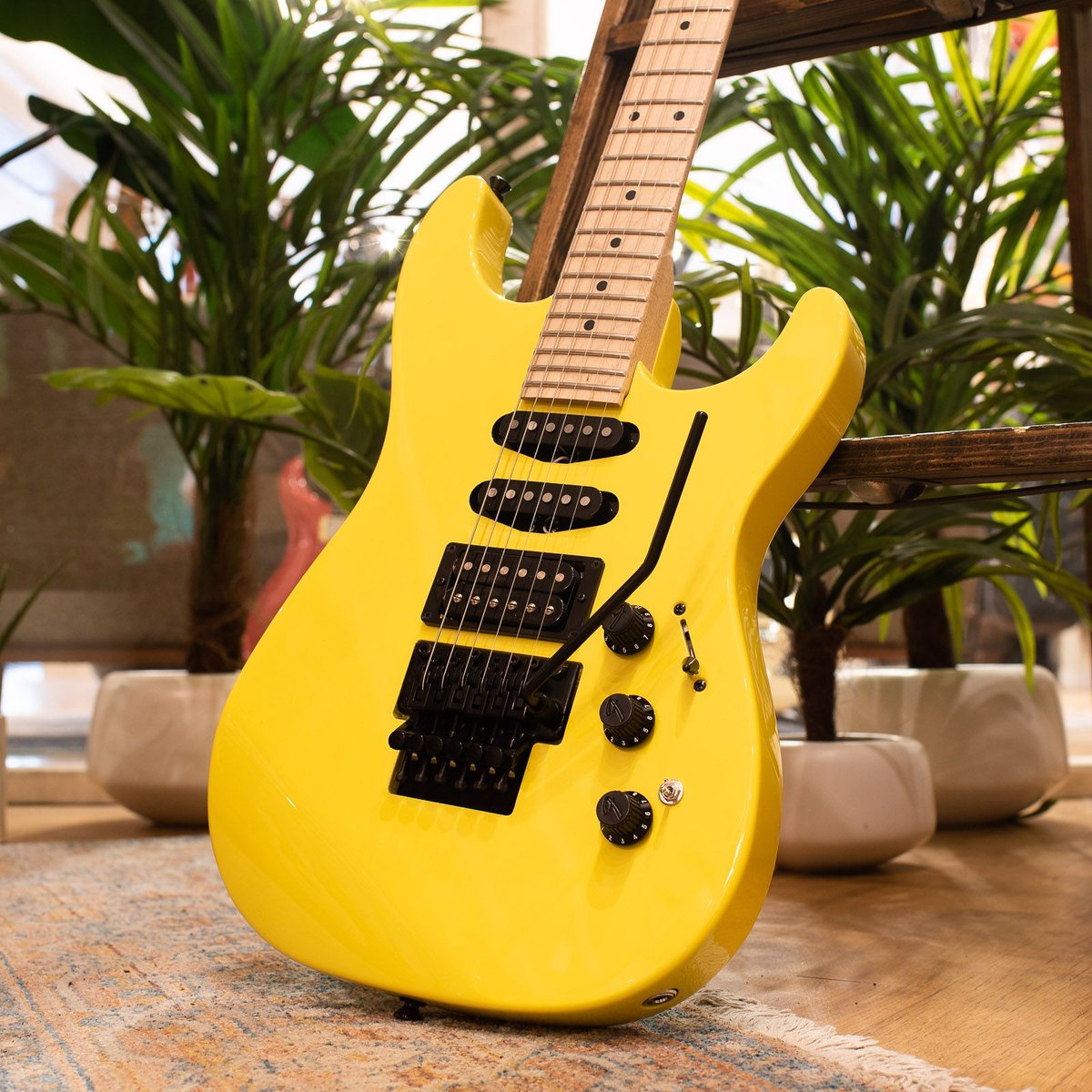 ChicagoMusicEx's tweet photo. Whoβs ready to divebomb? The new HM Stratocasters from @Fender are in and this Limited Edition Frozen Yellow model stings like a bee. https://t.co/0TIoEnZwsq #chicagomusicexchange #fender #limitededition #HM #stratocaster #frozenyellow #gearwire #gearybusey #guitarspotter https://t.co/x4CNktXjso