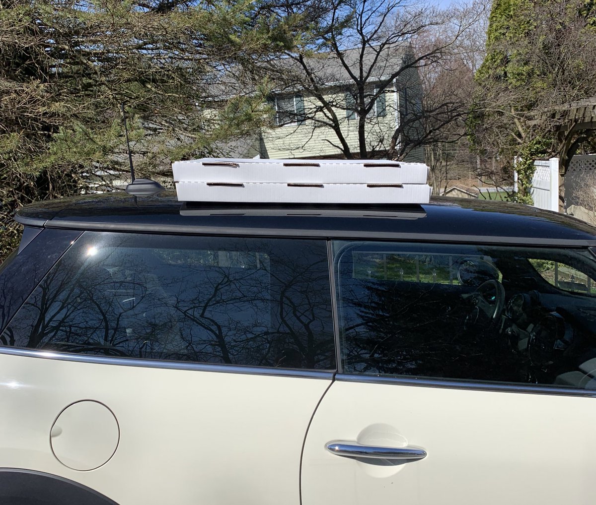 michaelraber's tweet photo. One way to bring home pizza on #PieDay #minicooper https://t.co/ISjSzhDIF5