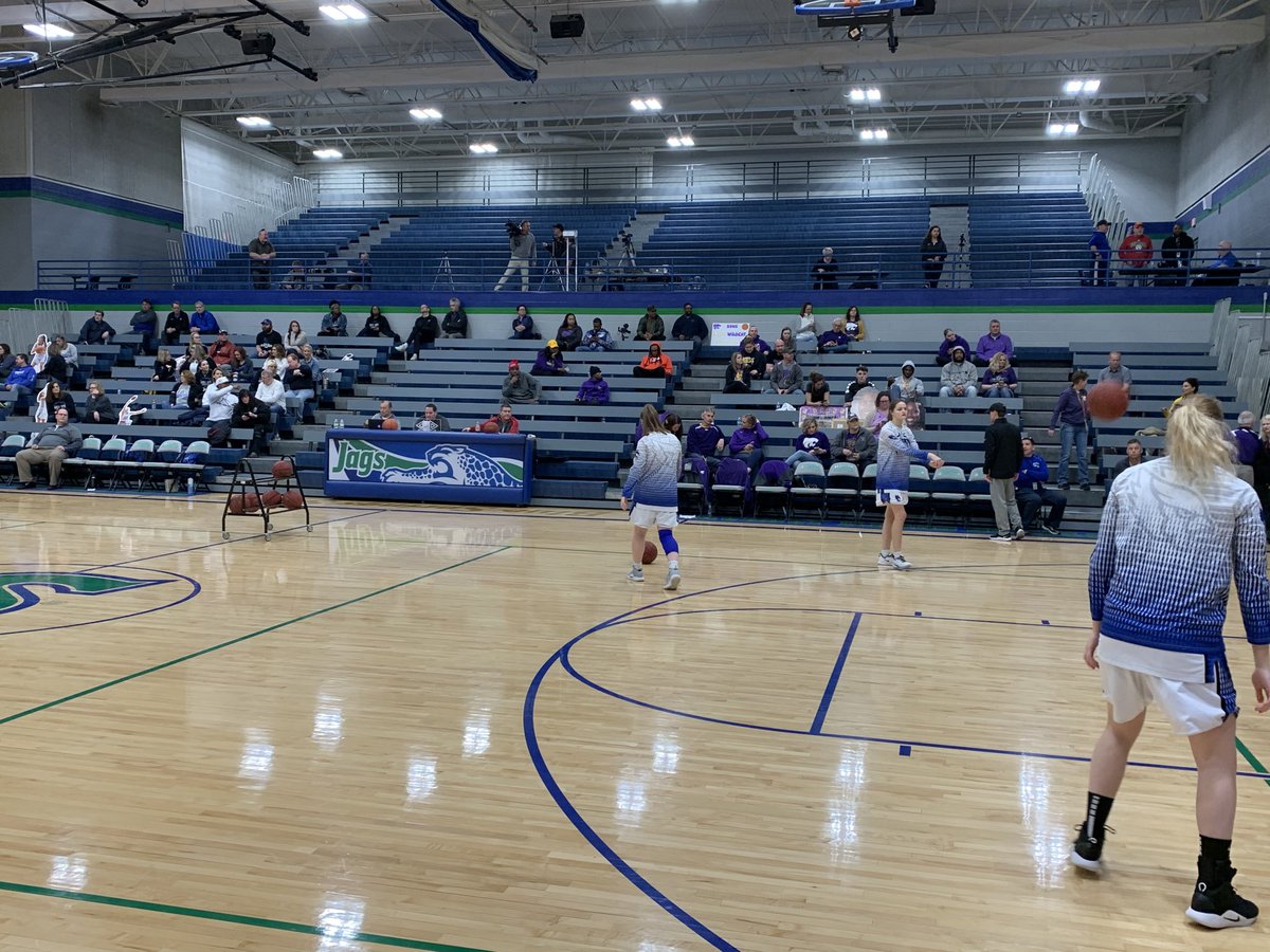 DaveMcQueen78's tweet photo. 30 minutes to tip-off in the hermetically sealed C5 girls quarterfinal between Blue Springs and Liberty. What fans there are have to sit on the same side of the gym. #EJCPreps https://t.co/hAwAKhXAGu