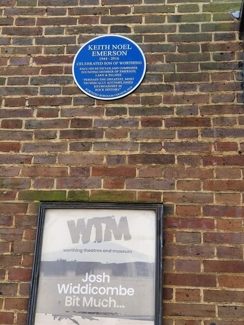 CoolTownCrier's tweet photo. #isitok that @joshwiddicombe tour poster got in all publicity photos at @wtmworthing during unveiling of a blue plaque to #Worthing legend Keith Emerson #bitmuch #TheLastLeg @TheLastLeg 
#emersonlakepalmer https://t.co/7e0Gc8qi3Q