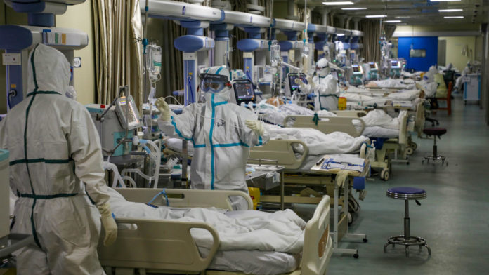 Por suerte "il qui si ribí 70 mil millinis di díliris" construyó HOSPITALES y Centros de Salud con equipamientos de PRIMERA y con última tecnología en todo el ECUADOR.

¿Se imaginan a los pacientes durmiendo en el piso y en salas tercermundistas como era antes de @Mashirafael?
