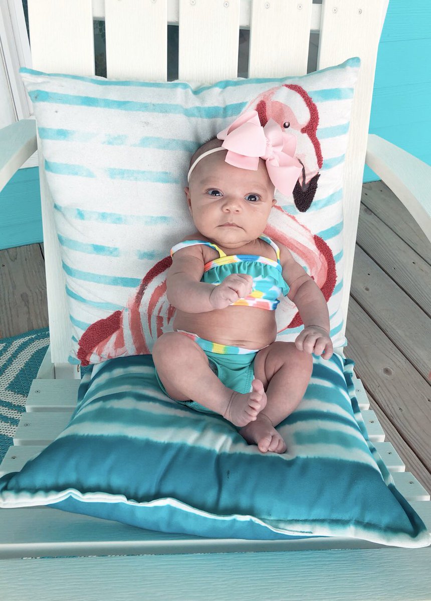 taythomp96's tweet photo. an VERY cute &amp; unhappy beach babe 🌈💛☀️ https://t.co/mgUz4bwZgq