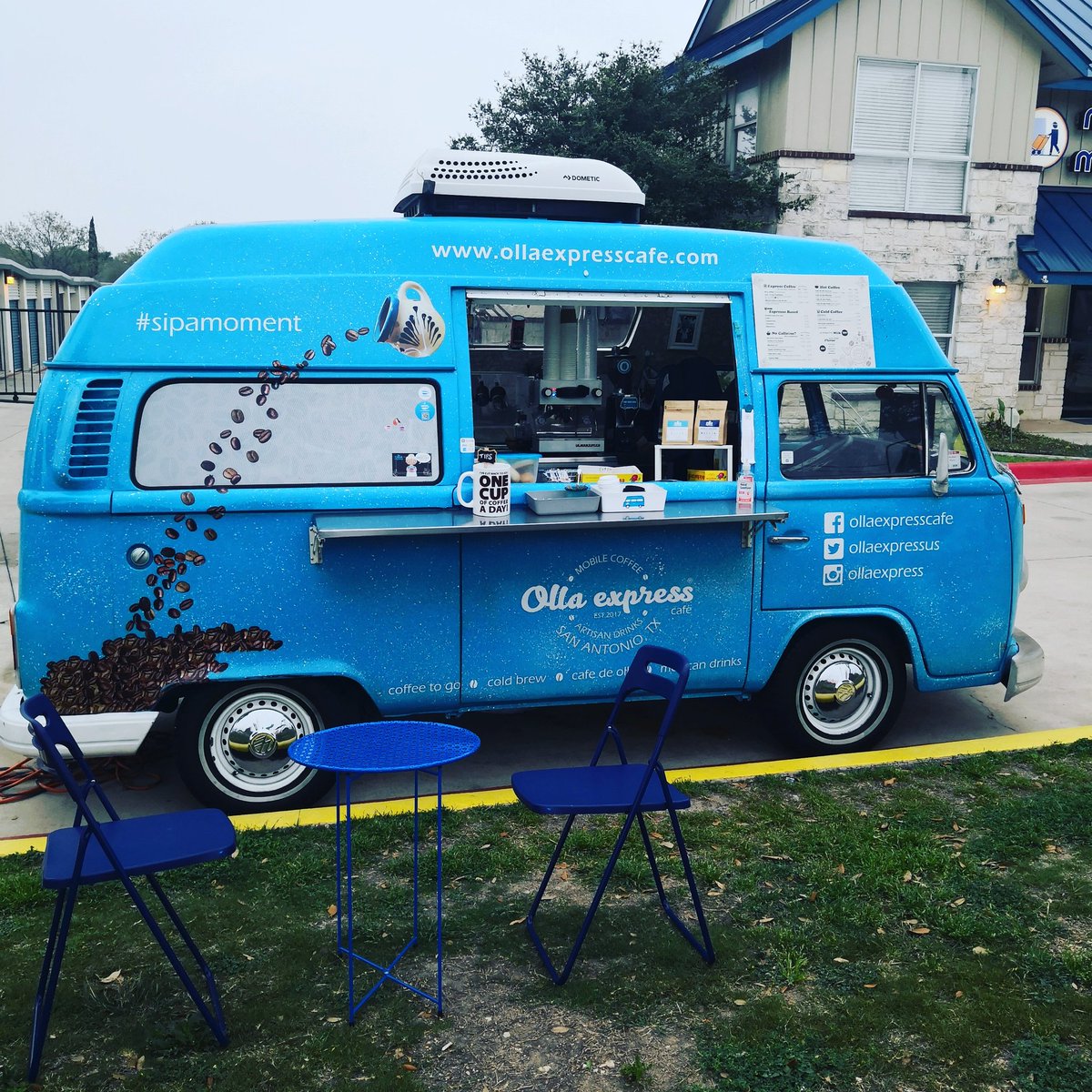 Ollaexpressus's tweet photo. It's Saturday! 🕺
Come and enjoy your cafecito outdoors, hand sanitizer is free! 🧼
#cafecitotime #covıd19 #outdoorslife #spacing #coffeetogo #coffeetime☕ #ollaexpresscafe #atripineverysip #satx #mexicoinsanantonio https://t.co/OoZw7BdHWW
