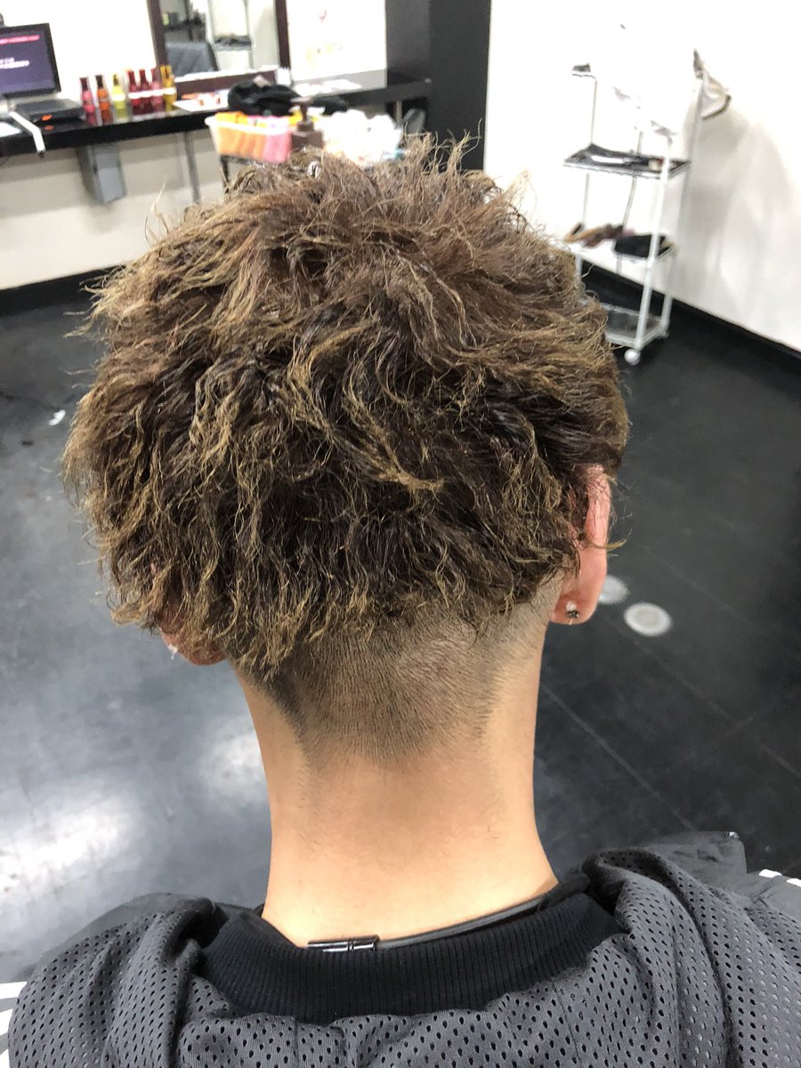 ヘアーラウンジカルネ 熊谷真人 Twitter પર 今風メンズの ツイストスパイラルパーマ T Co Rmclhzyi7p 滝川市美容室 滝川美容室 パーマ 2ブロック カット メンズパーマ メンズショートパーマ メンズヘア ツイストパーマ スパイラルパーマ