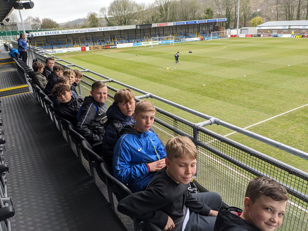 Thanks to Herne Bay U12s for being Ballboys in the draw with Chesterfield today. Some of them will be joining Dover Athletic as U13s next year 👍<a href="/DoverAthletic/">Dover Athletic FC</a>