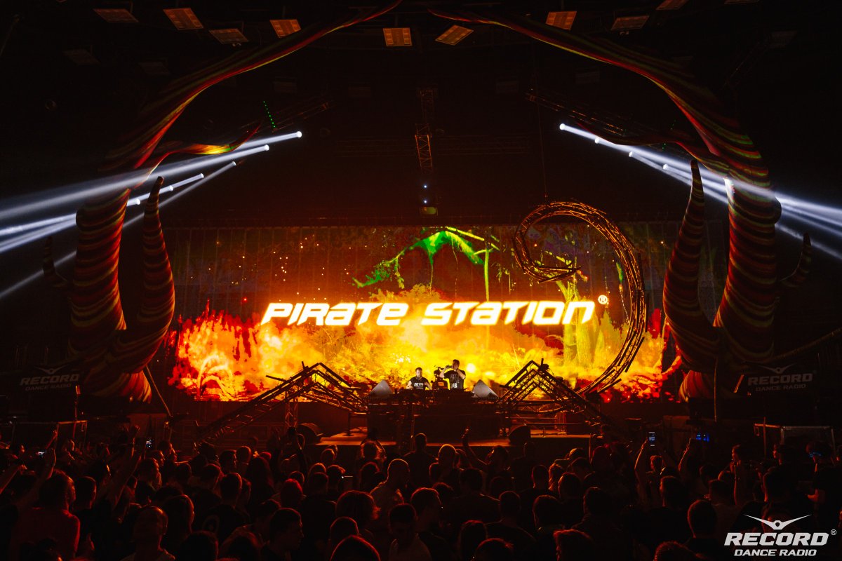 Evil Concussion (@evilconcussion) on Twitter photo High Quality Pictures from the Jubileiny-Sportkomplex <a href="/piratestationru/">pirate station</a> St. Petersburg (Russia) with <a href="/DEM_Recordings/">DEM Recordings</a> duo <a href="/DubElements/">DUB↯ELEMENTS</a> #BacktotheJungle
🤩 High Quality Pictures from the Jubileiny-Sportkomplex <a href="/piratestationru/">pirate station</a> St. Petersburg (Russia) with <a href="/DEM_Recordings/">DEM Recordings</a> duo <a href="/DubElements/">DUB↯ELEMENTS</a> #BacktotheJungle
🤩