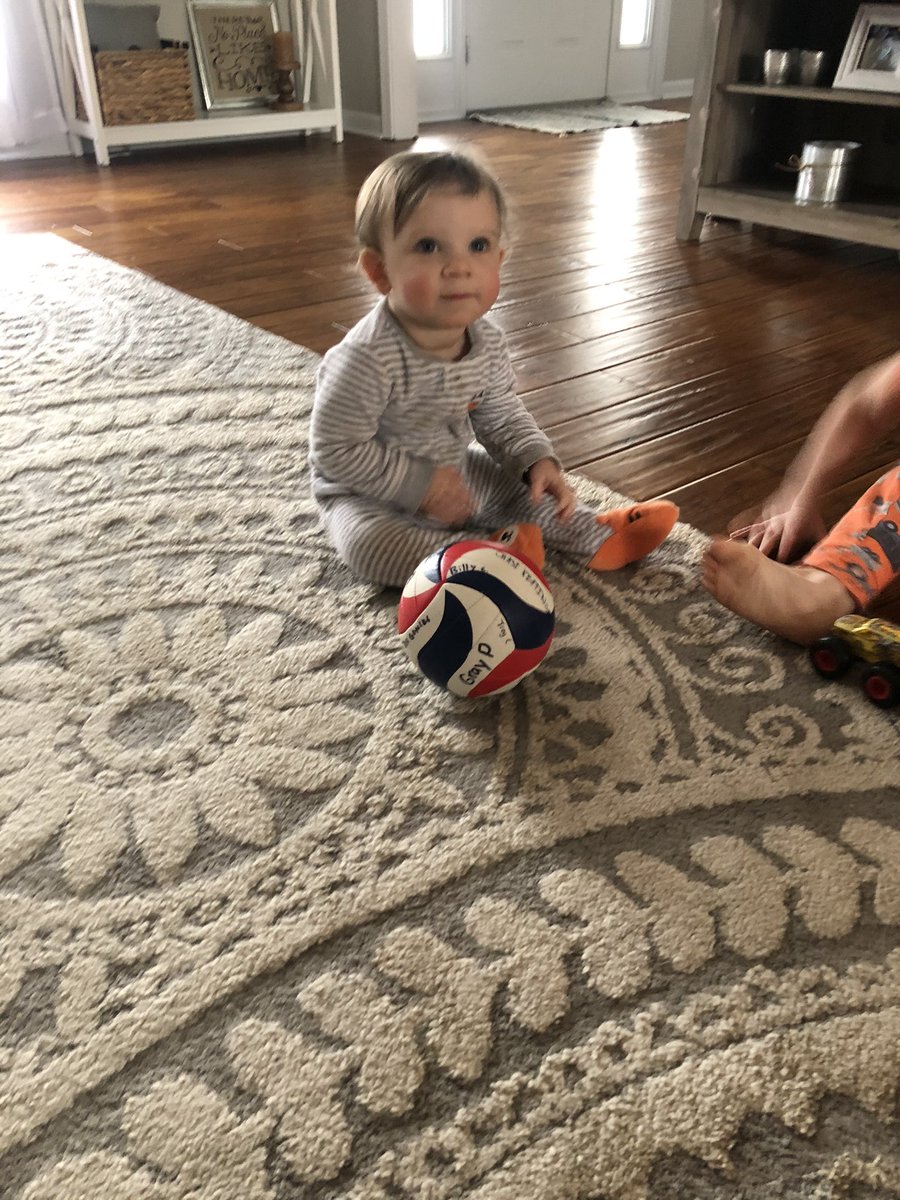 Meteavolleyball's tweet image. We may have been shut down for a few weeks, but some still had to get their touches in!  #alwayspracticing #brooks #connor