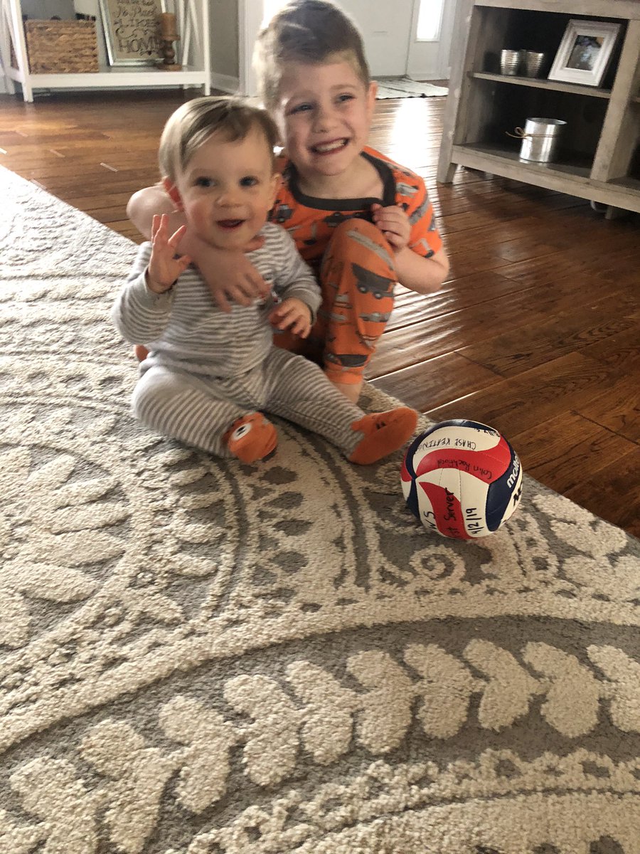 Meteavolleyball's tweet image. We may have been shut down for a few weeks, but some still had to get their touches in!  #alwayspracticing #brooks #connor