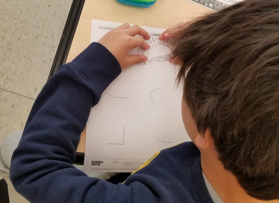 QRSWolfsonClass's tweet photo. Recent scenes from 4W - Practicing measuring angles using protractors - we are being very precise #qrspride https://t.co/RyYsMdaWU5