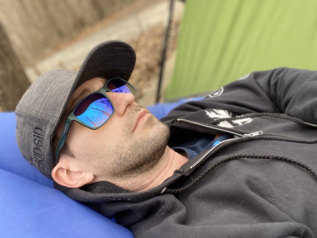 IamKiDSiD's tweet photo. If you camp or spend time out doors, get you one these. It’s a game changer #airsofa https://t.co/pw1cCmPsTX