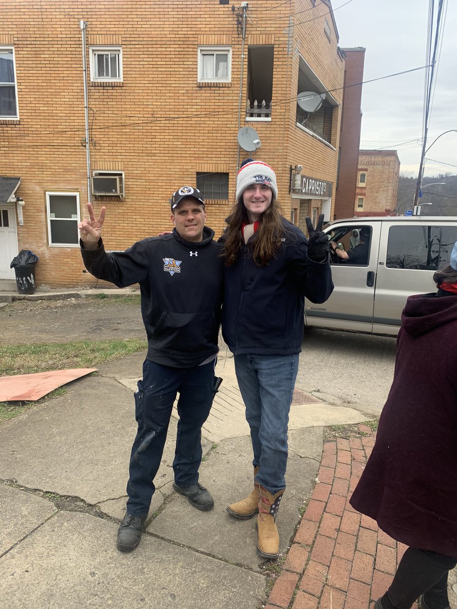 LordDolish's tweet photo. Helped with the #PittsburghCleanUp w/ @ScottPresler! Great day and a lot accomplished! https://t.co/Plt8Cvhl3t