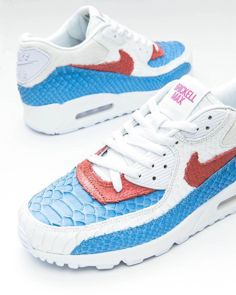 GarrixonStudio's tweet photo. Miami vibes. This pair was inspired by the neighborhood of Brickell, Miami - drawing inspiration from the ocean and architecture. #GarrixonStudio #GarrixonCreates #CustomSneakers #FootwearDesign https://t.co/e9ek5NCzn0