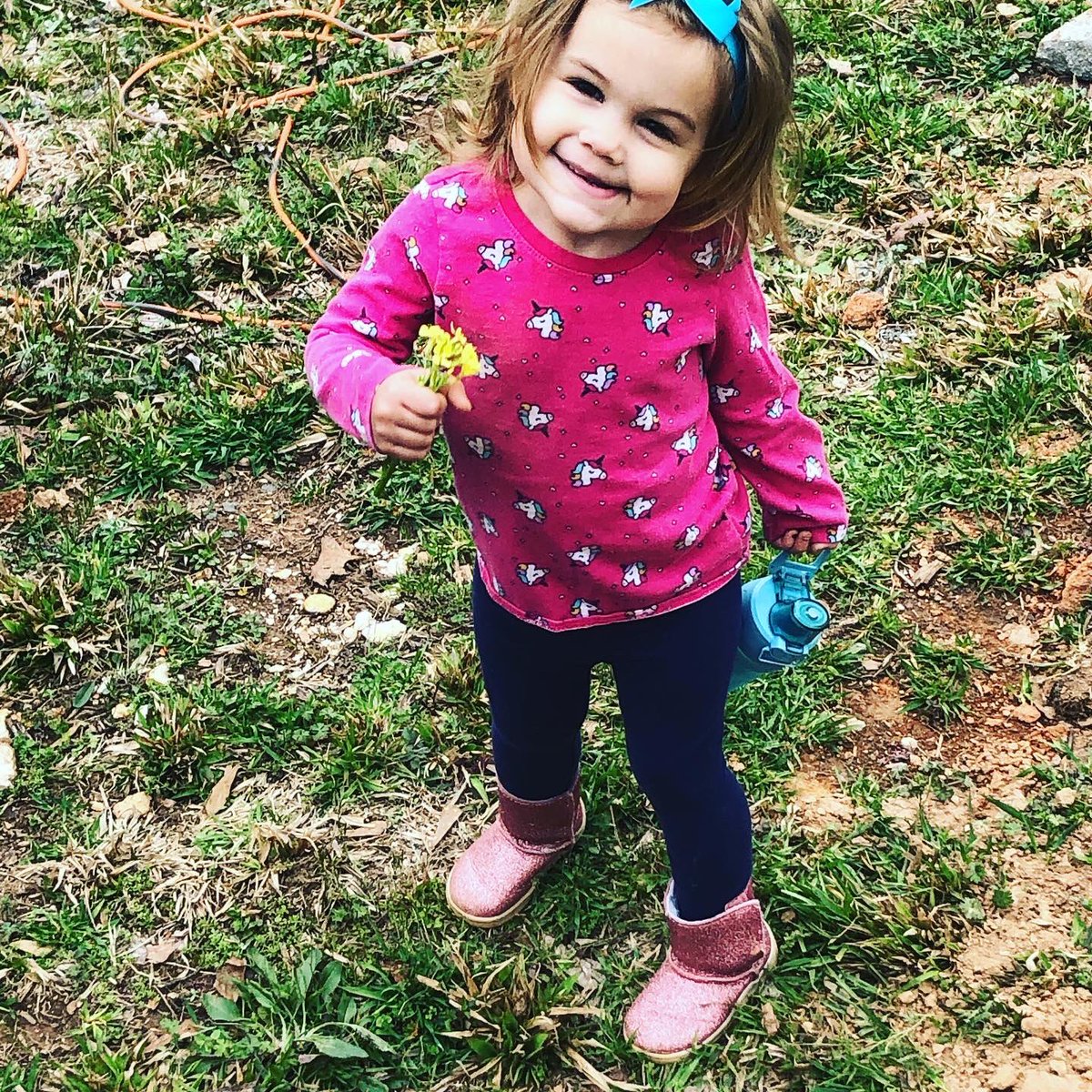 AmyTaylor0607's tweet photo. If ya need me...I’m chillin in my 16 acres with my loves #WayOutHere in #GodsCountry #SouthCackalacki ...with #NASCAR off for a bit...we got nothin but time to finish projects and love on each other. #BeKindAlways 💕🏁 https://t.co/oLLqvqZIWD