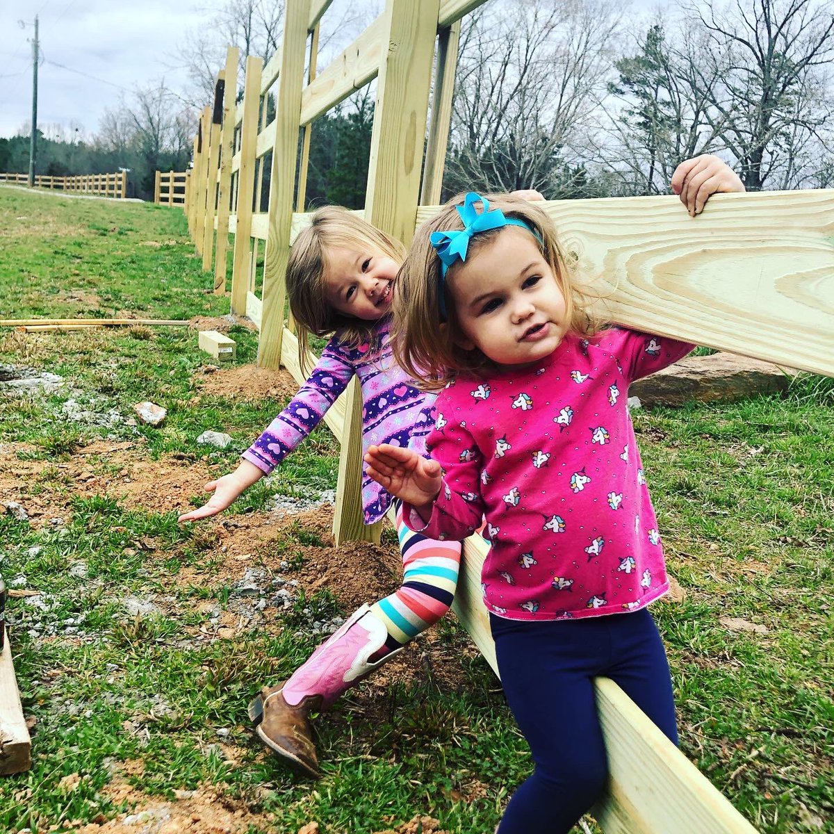 AmyTaylor0607's tweet photo. If ya need me...I’m chillin in my 16 acres with my loves #WayOutHere in #GodsCountry #SouthCackalacki ...with #NASCAR off for a bit...we got nothin but time to finish projects and love on each other. #BeKindAlways 💕🏁 https://t.co/oLLqvqZIWD