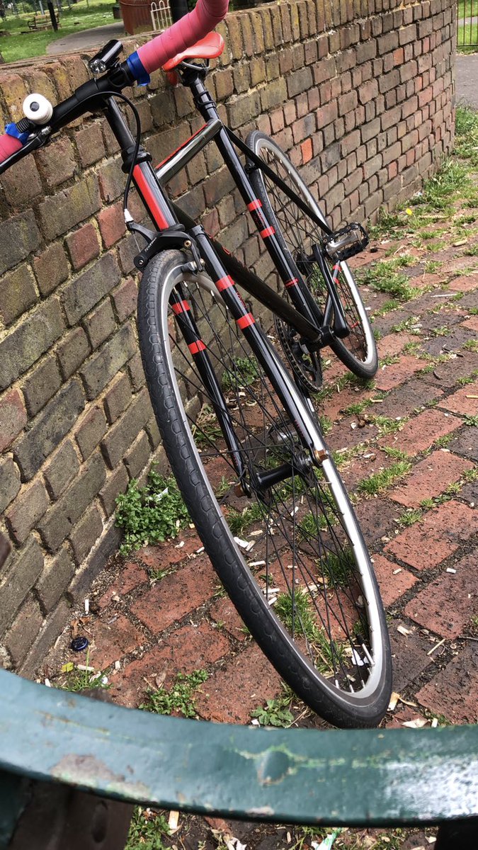bellamfernandes's tweet photo. @StolenRide lovely bike nicked from Broadway Market. Gutted. https://t.co/WIZCOYCQq3