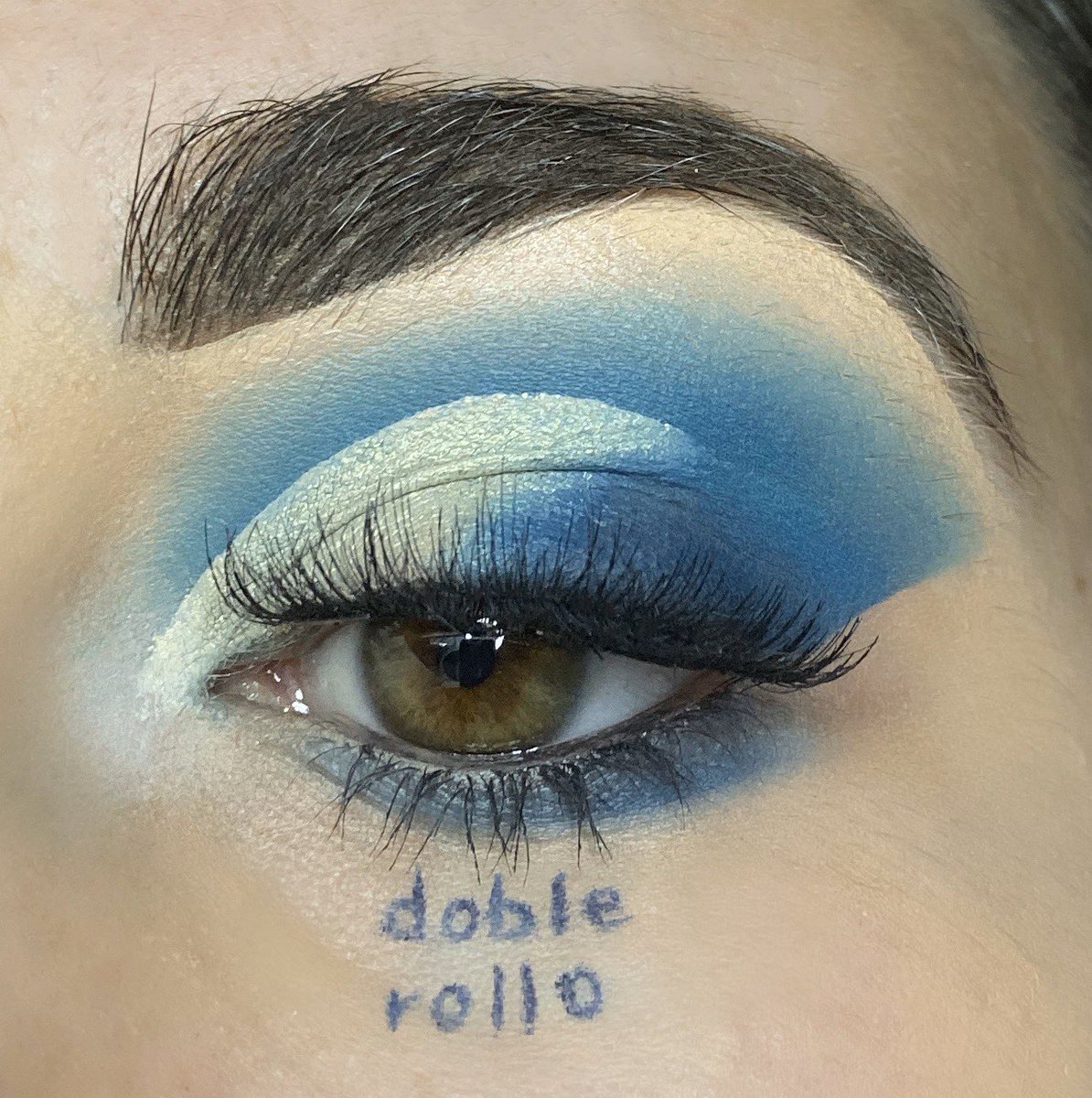 mmalikkka's tweet photo. maquillaje inspirado en nuestro gran compañero el papel higienico doble rollo del mercadona https://t.co/KnaL7VePmR