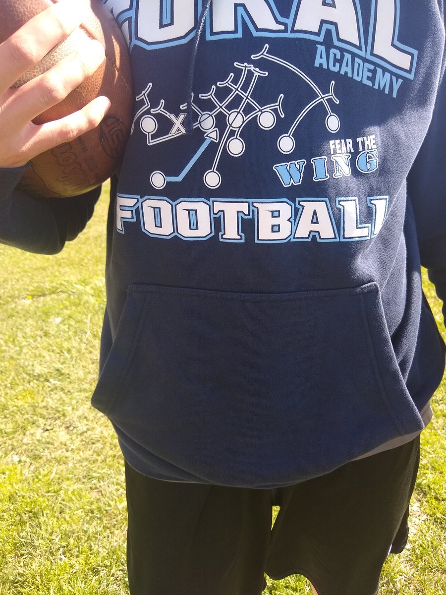 qbcoach_bell's tweet image. You know it's gonna be a good day training a new QB when he walks up wearing a @FearTheWing hoodie.  Let's change his game. #ThrowTheBall