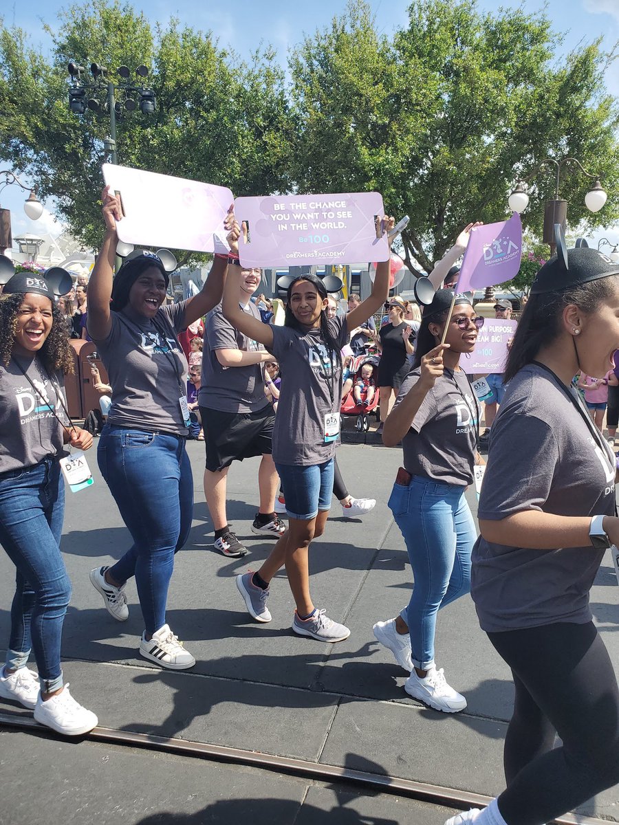 joinnest4's tweet photo. Every great dream begins with a dreamer!!! #NEST4US #nonprofit #dda100 #eshavenkat #differencemakers #dreamer #bethechange #leadershipmatters #teenentrepreneurs #makingadifference https://t.co/TnRs0vUSVw @dreamersacademy @IAmSteveHarvey @Essence https://t.co/Am5fcydiyY