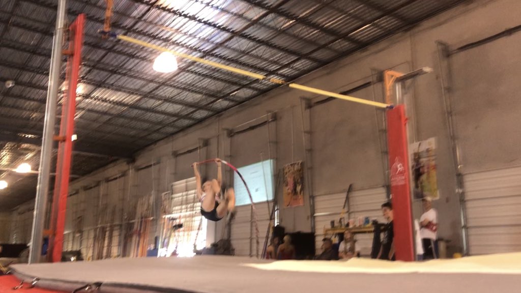 CallieCam_'s tweet photo. Super proud of 8th grade Lights Out Vaulter Alli. She was basically told her middle school season was done yesterday. She put on her club uniform this morning and is now still vaulting at 10 ft 2 inches. #VaultLightsOut #8thGradeGirls https://t.co/ENV9znUw2d