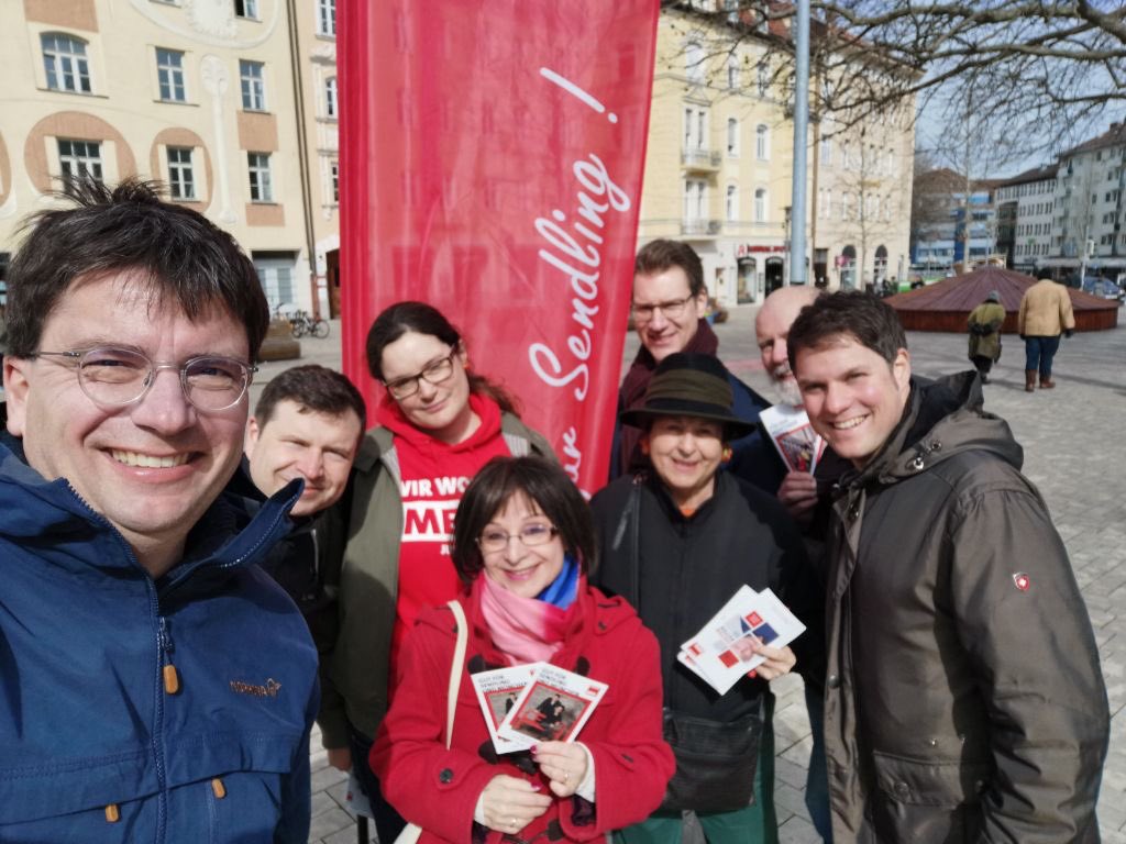Lutz_Markus's tweet photo. #Wahlkampf-Finale der @SPD_Sendling am #Harras. Auch hier: trotz #Corona, aber natürlich vorsichtig und mit Abstand im Sinne von #FlattenTheCurve. Wichtig: gute Themen für #Sendling und #München. Mit dabei: MdL @FlorianvonBrunn. #Gesagt #Getan #Gerecht @spdmuenchen #DieterReiter https://t.co/M4jqevBIdj