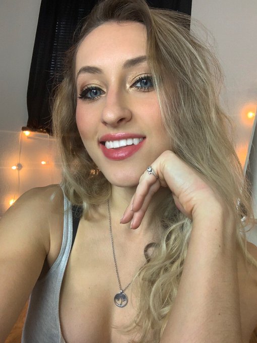 Watch Dani Day🌻's leaked NSFW photo on TwXstars