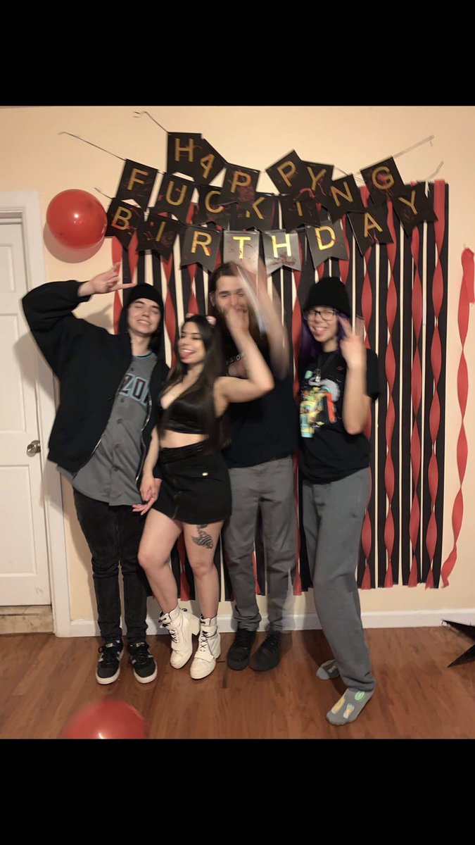 Happy early bday alex I love you🥺❤️❤️❤️❤️❤️💞💫
#FridayThe13th 
#spookyfestive
#drinkupwitches
#love you all who came:P
@andresmybrother @elliotmybrother