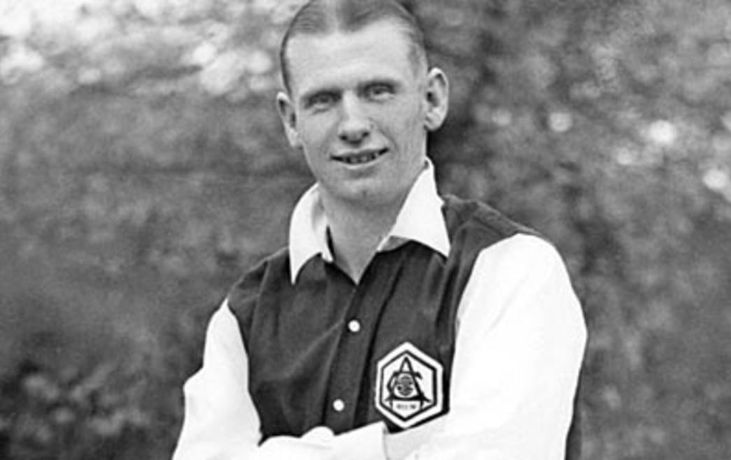 ChrisAmy86's tweet photo. Two articles on the blog tonight. On This Day back in 1912, former @Arsenal winger Cliff Bastin was born and the first of five videos from @OJPipkin on his video series 'The Uncharted Route' https://t.co/HIHZpXXjdF