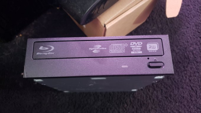 I was off today so I installed a bluray and cd burner drive in my workstation. https://t.co/AqkVfqzo<a href="/tag/manyvids"class="tags"><span>#manyvids</span></a>