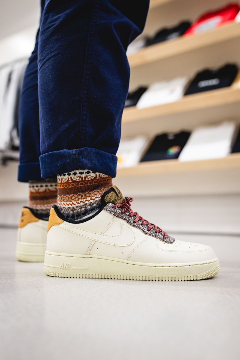 nike air force 1 lv8 fossil