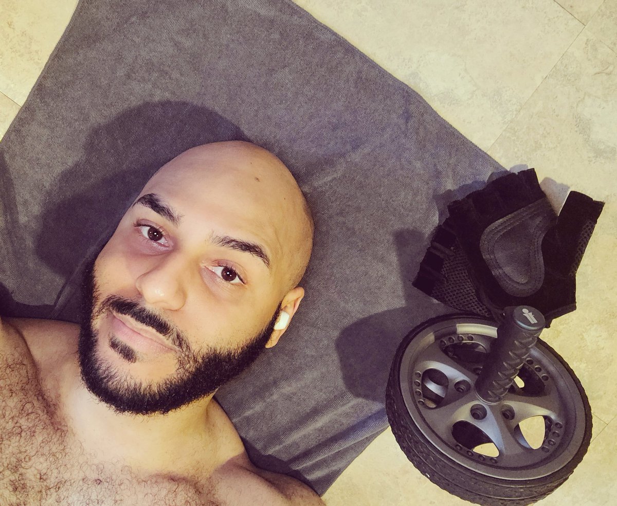 terrelfraser's tweet photo. A bitch should be rolling on this wheel &amp; not taking selfies ...so this lil belly roll where the bacon lives can go away but i just ran 4 miles and im tired..but ima still hit this wheel tho  haha 🤷🏽‍♂️🤷🏽‍♂️🤣🤣 #bootybybacon  #bodybybacon https://t.co/5BEIycvqoj