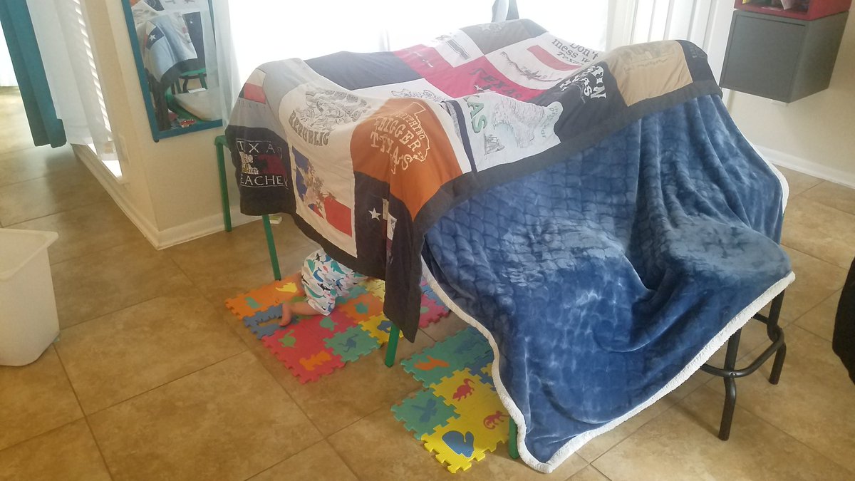 books_adventure's tweet photo. @jimmyfallon We #builtafort! https://t.co/vSc7YRrVXx