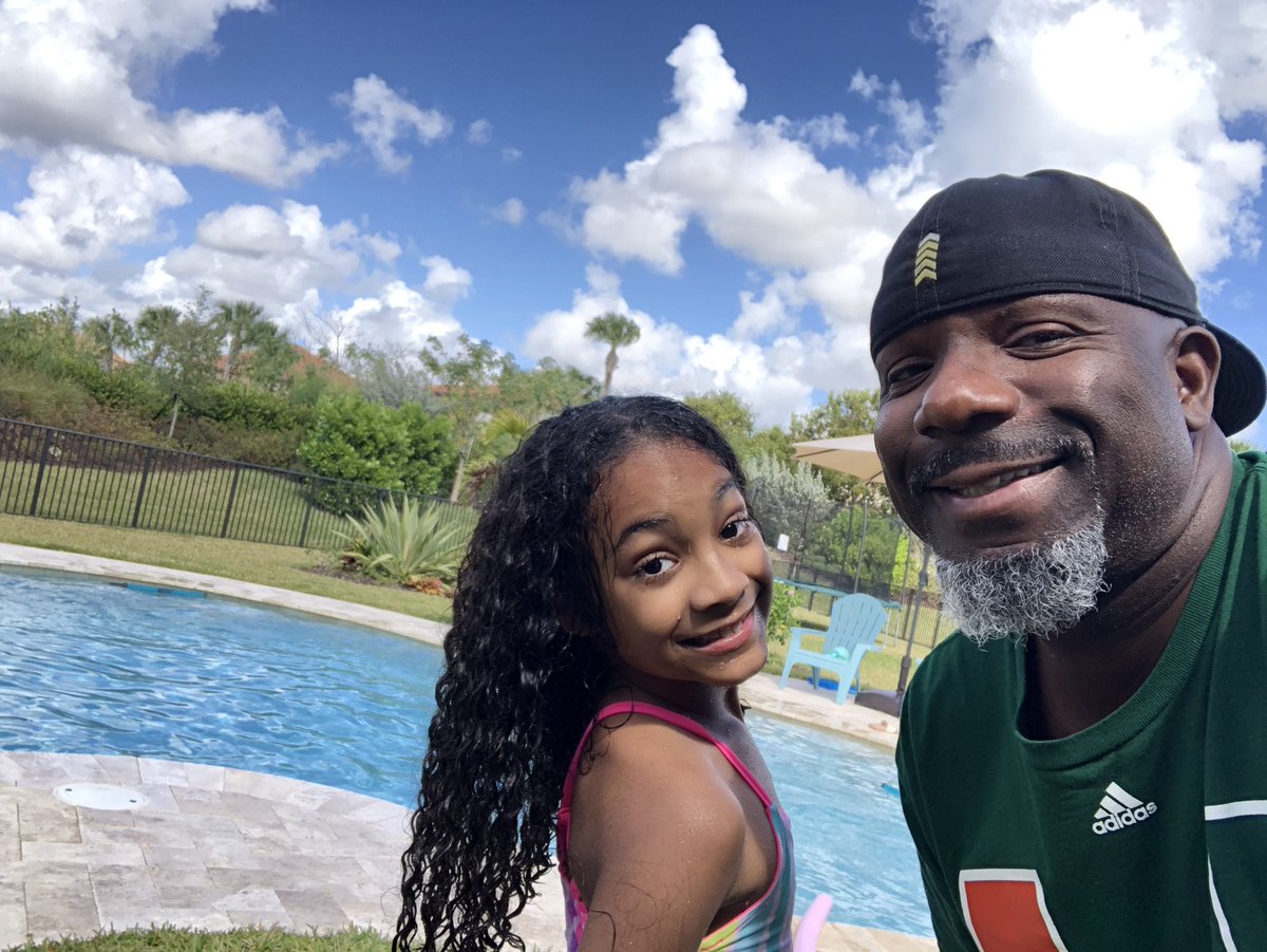 RayWaker's tweet photo. My youngest princess. Just hanging at the crib. Be easy!!! @KellyBWalker @CynthiaKayhart https://t.co/TpzQ9Chkmt