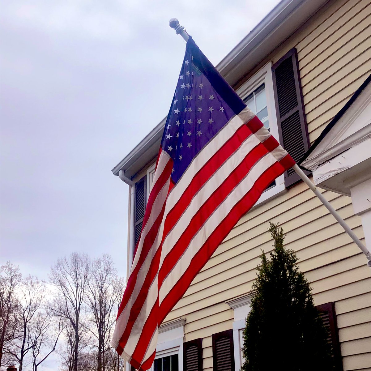 carriemccall's tweet photo. #unitedwestand #getyourflagsout #covid19 https://t.co/i6vkKOssEa