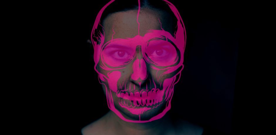 reettinker's tweet photo. (#AD) a review of Ladybones – a theatre show about OCD &amp; an interview with the brilliant theatre maker Sorcha McCaffrey https://t.co/74usFeQlZ0 https://t.co/51jzeUOGvP