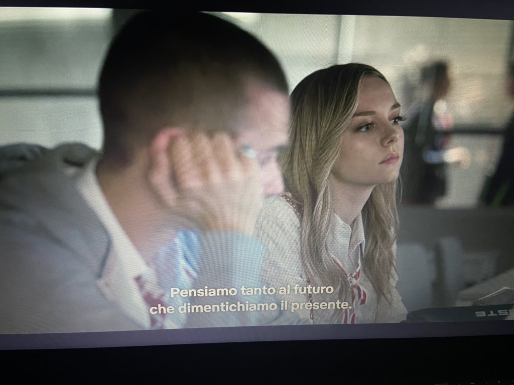 saegkookie's tweet photo. non ci fu frase più vera #EliteNetlix 
prendiamo per esempio questa quarantena: quanti baci, quanti abbracci in più avremmo dato alla nostra persona o ai nostri amici se avessimo vissuto il presente? 
ci preoccupiamo troppo per il futuro, dimenticandoci della realtà #coronavirus https://t.co/7btBCeflJ9