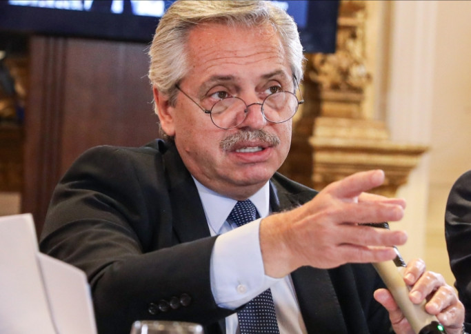 LosAndesDiario's tweet photo. Coronavirus: el Gobierno evalúa cerrar todas las fronteras terrestres
https://t.co/gzJow7Hq2v https://t.co/hDEK6pyYtd