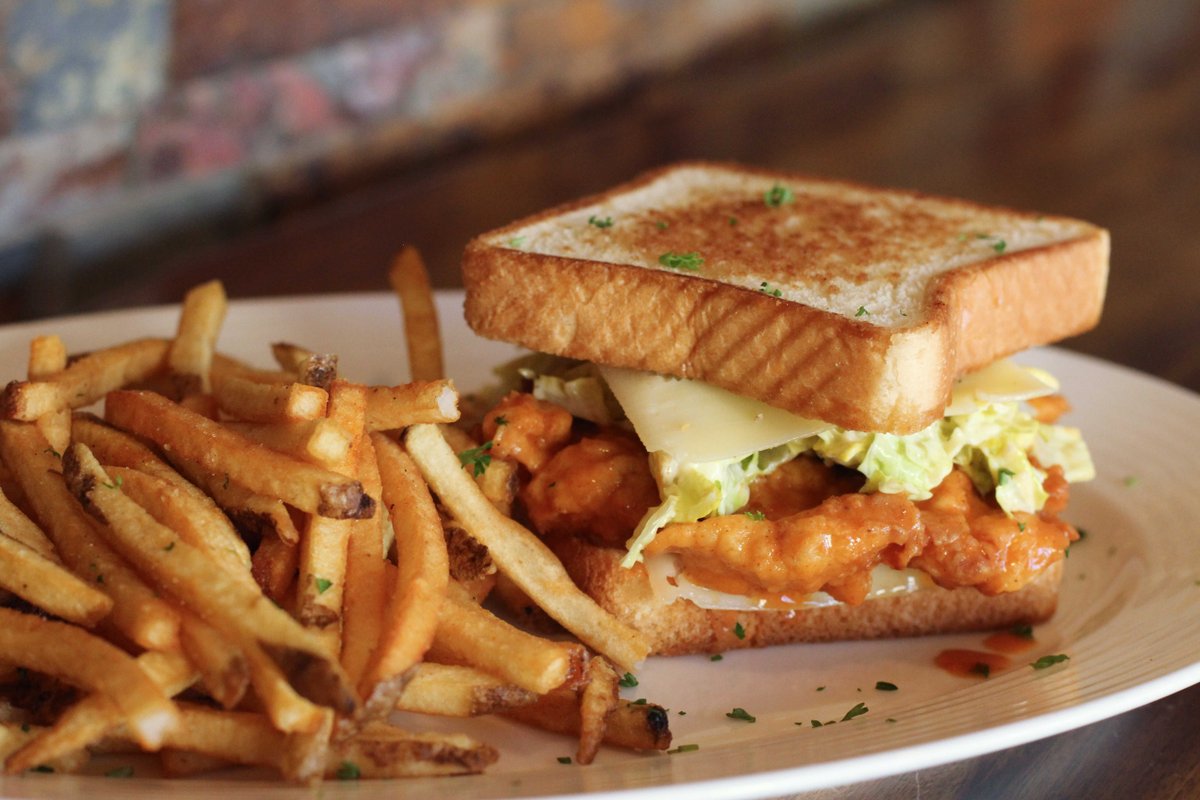 KirbysSteaks's tweet photo. #WinStarCasino serves lunch every Saturday &amp; Sunday from 11am-3pm in our Mickey Mantle lounge? Stop by for grill favorites like our Buffalo Chicken Caesar Sandwich! https://t.co/rcn05VhVCn